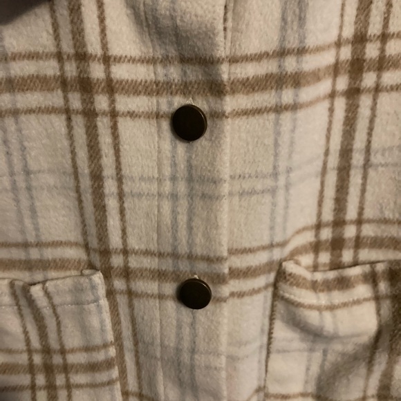 👚(bundle 4 items w/👚for $16) Plaid Shacket - Picture 4 of 9